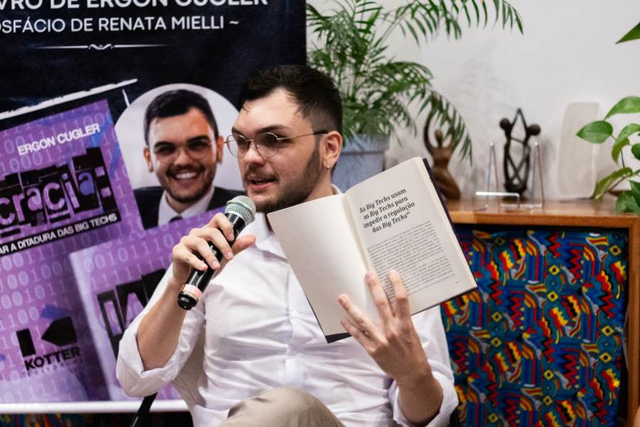 Autor da Baixada Santista denuncia abusos nas redes sociais e propõe enfrentamento ao monopólio das Big Techs