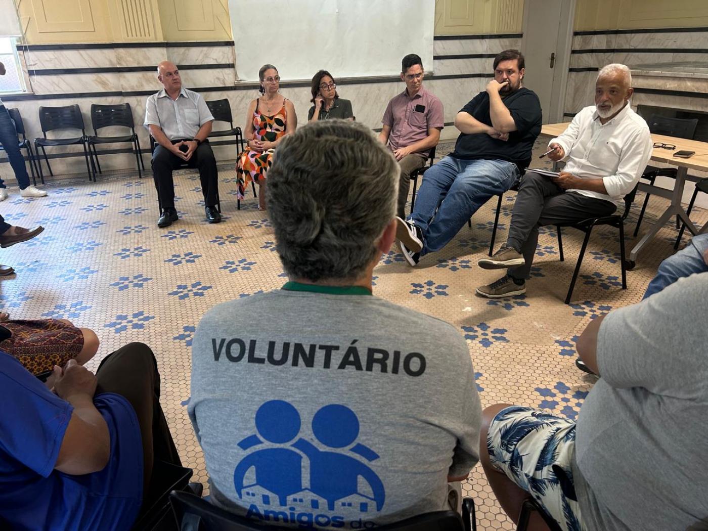 Programa Amigos do Bairro vai capacitar voluntários para atuar em escolas e unidades de saúde de Santos