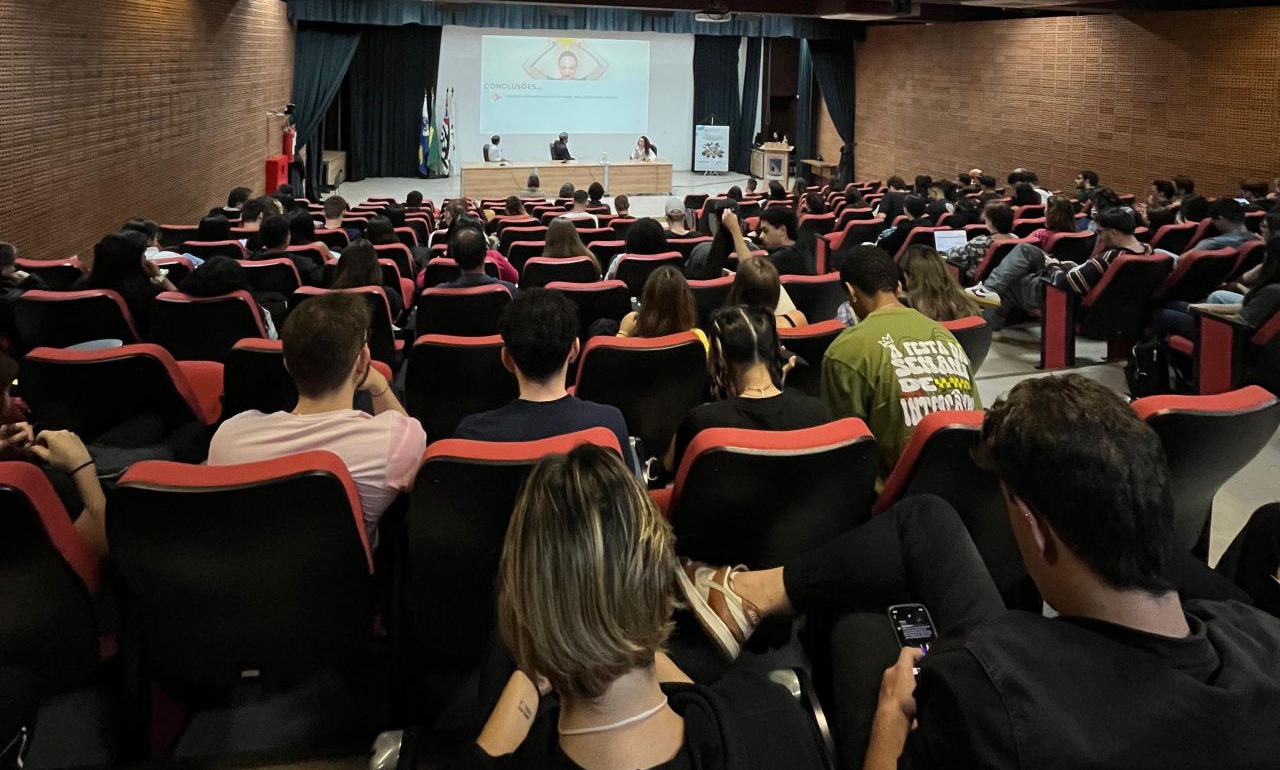 Santos compartilha modelo de gestão pública com foco nos ODS durante evento acadêmico em Araraquara