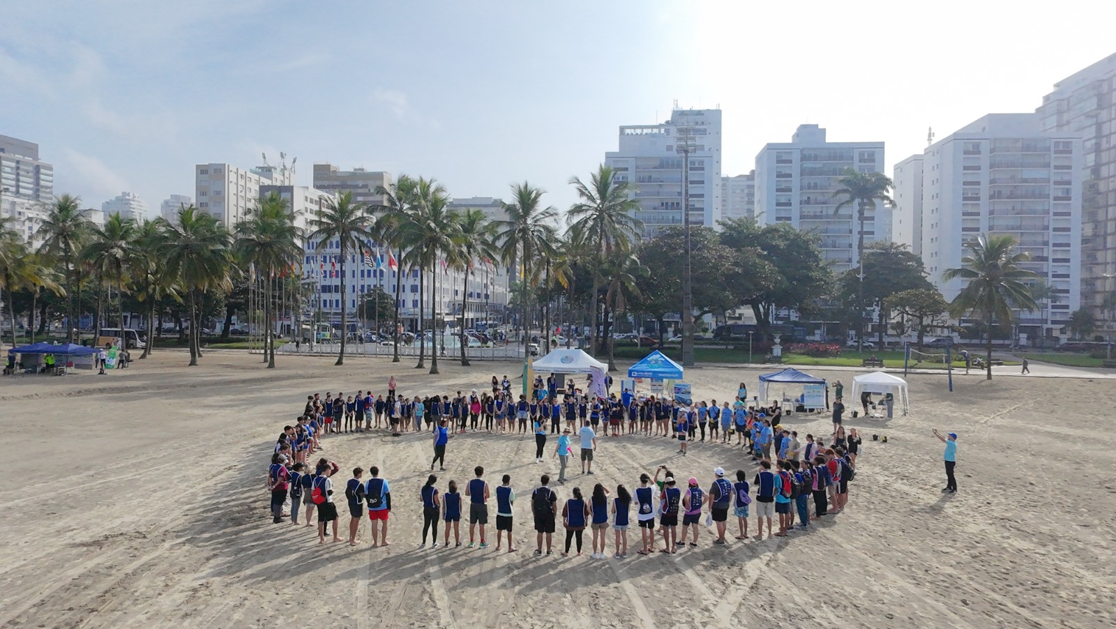 Mutirão de Limpeza na Praia do Gonzaga mobiliza voluntários