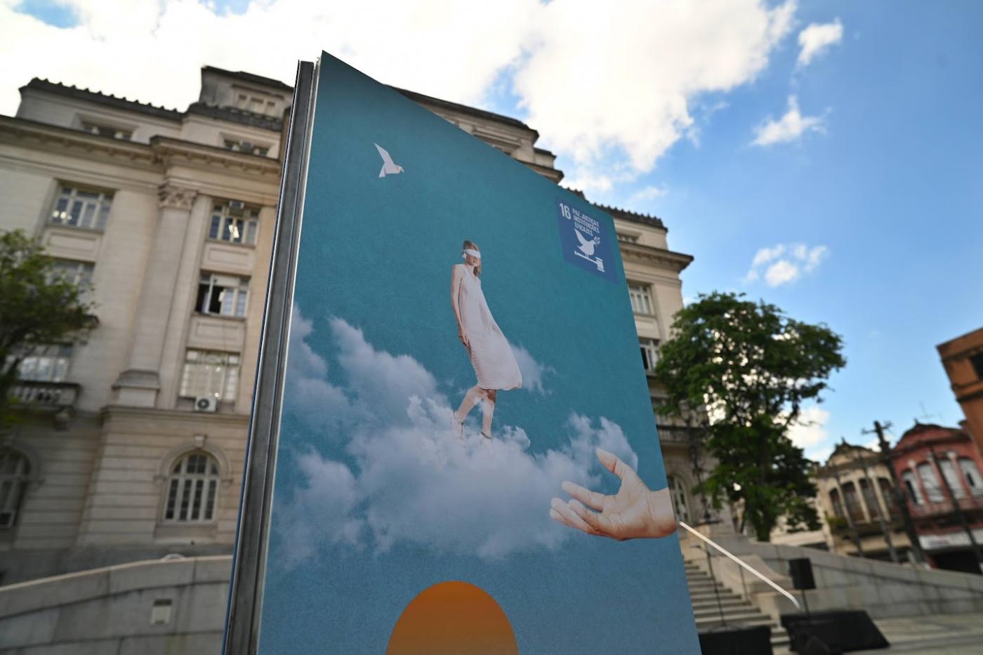 Exposição provoca reflexão sobre desenvolvimento sustentável em evento portuário em Santos