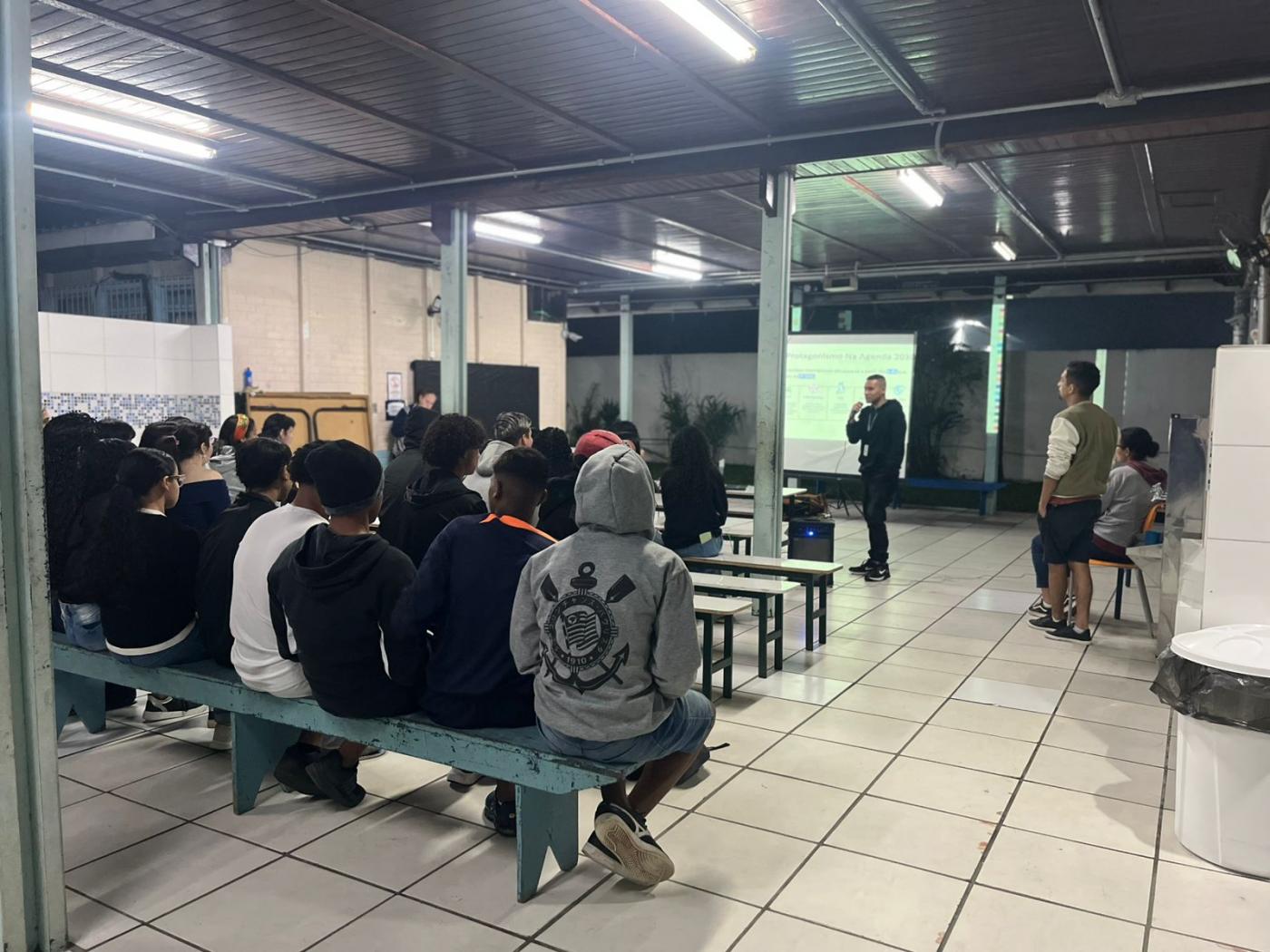 Jovens da Área Continental de Santos discutem sustentabilidade e cidadania em palestra sobre ODS