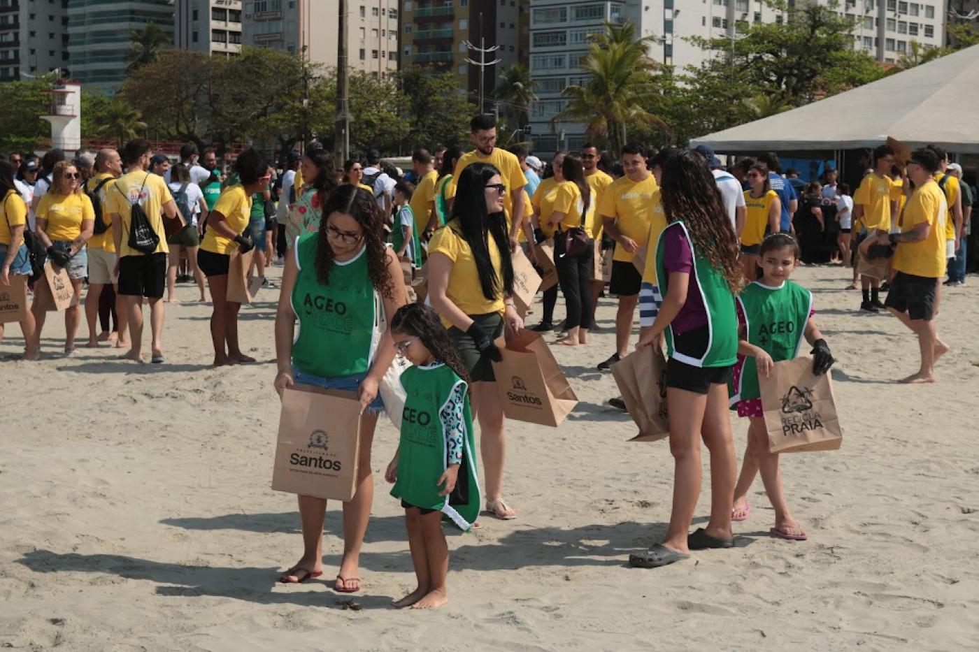 World Cleanup Day retira mais de 27 t de resíduos em praias, rios e manguezais de Santos