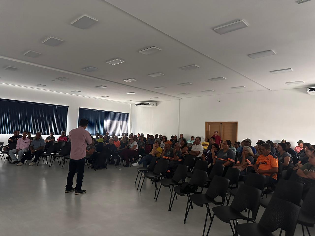 Encontro com coletores promove discussão sobre ODS e mudanças climáticas, em Mongaguá