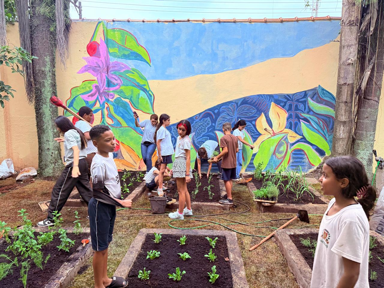 Projeto Porto do Futuro inaugura Horta, Pomar Eco-Pedagógico e Mini Floresta Urbana no Colégio Santista