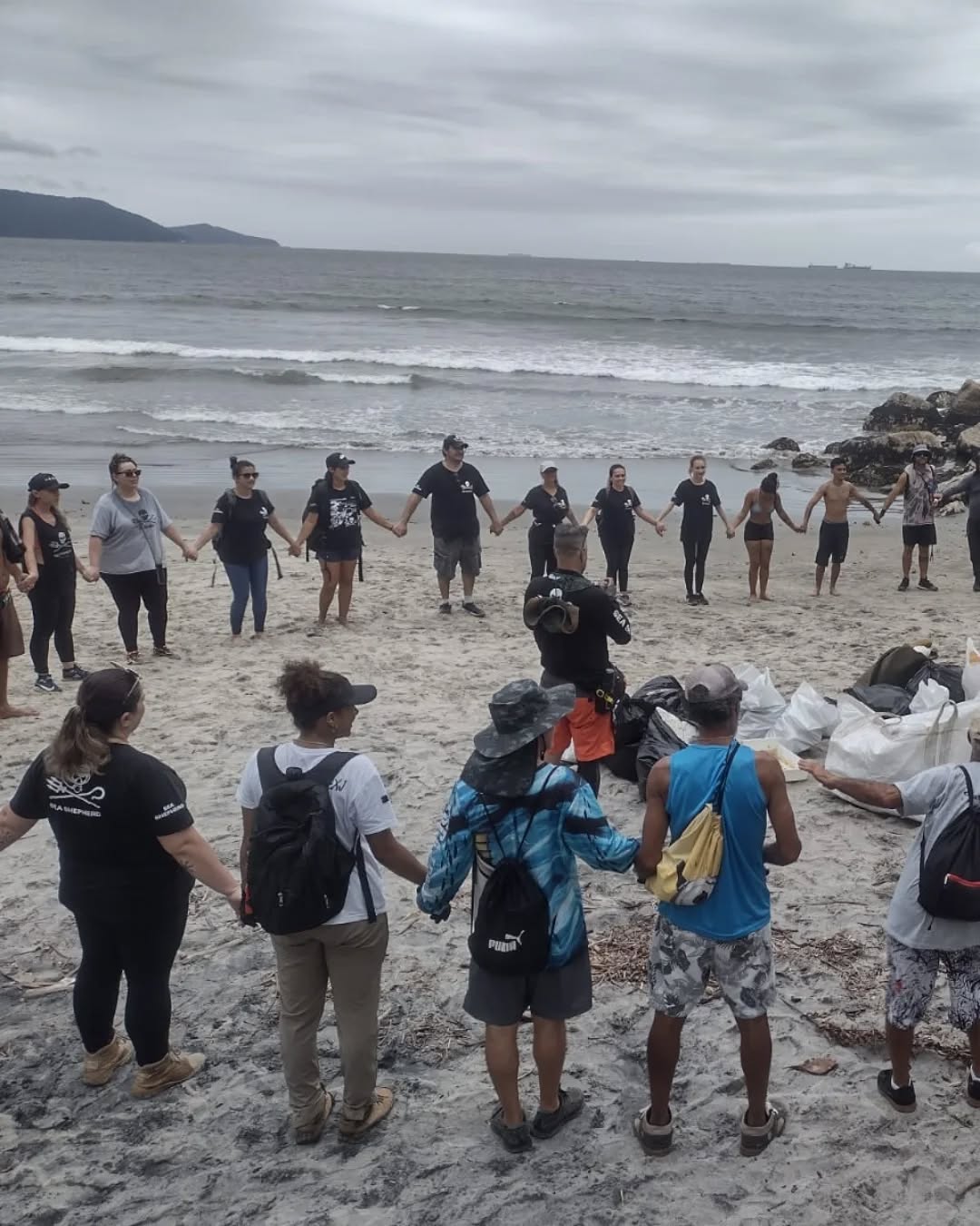 Ação de limpeza no Parque Estadual Xixová-Japuí retira 17 kg de resíduos da Praia de Itaquitanduva
